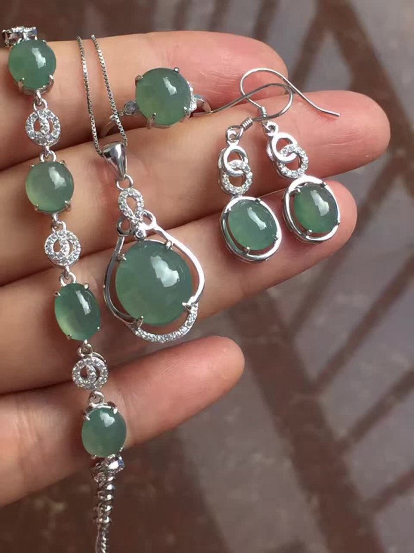 18k gold inlaid Ice  Fine water emerald jade four sets (1 of 3)