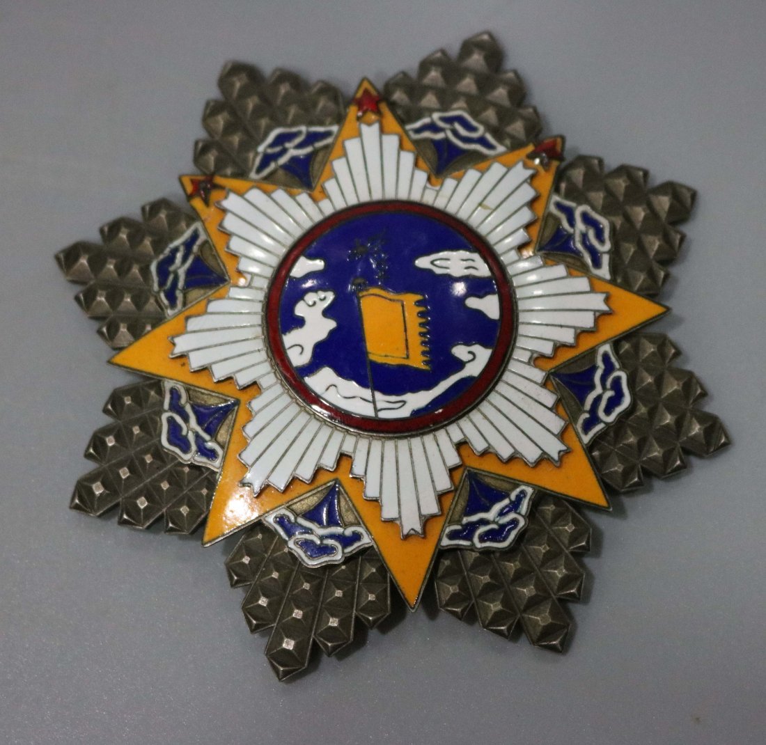 World War II cloisonne enamel color medal 6 (1 of 4)