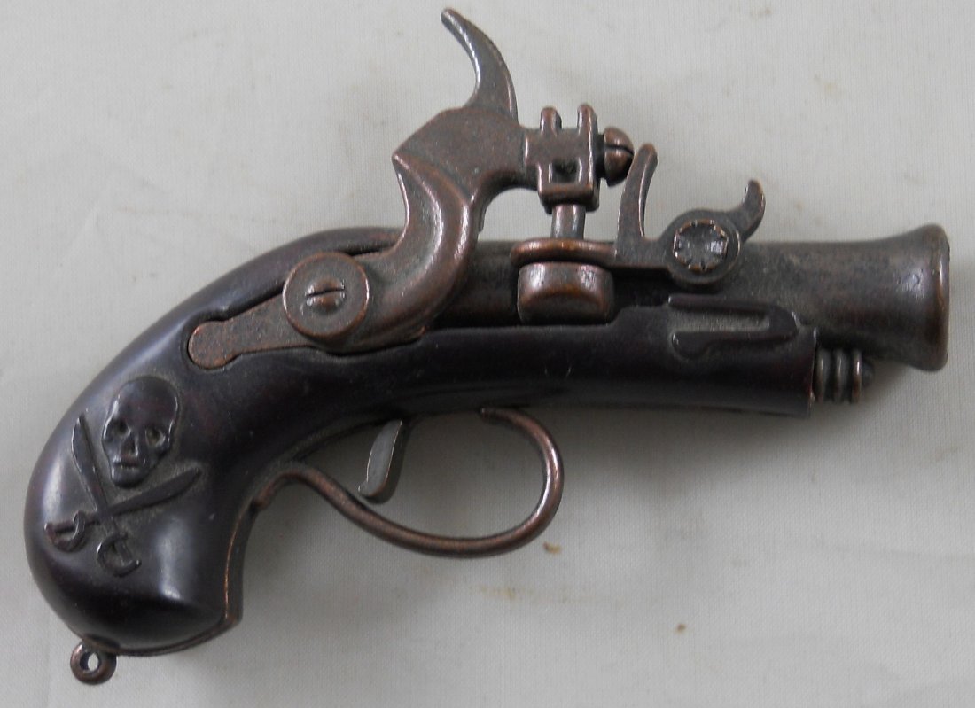Vintage REDONDO "Pirate" Flintlock Cap Gun. 3.5"L: Works fine. Minor wear. Made in Spain.