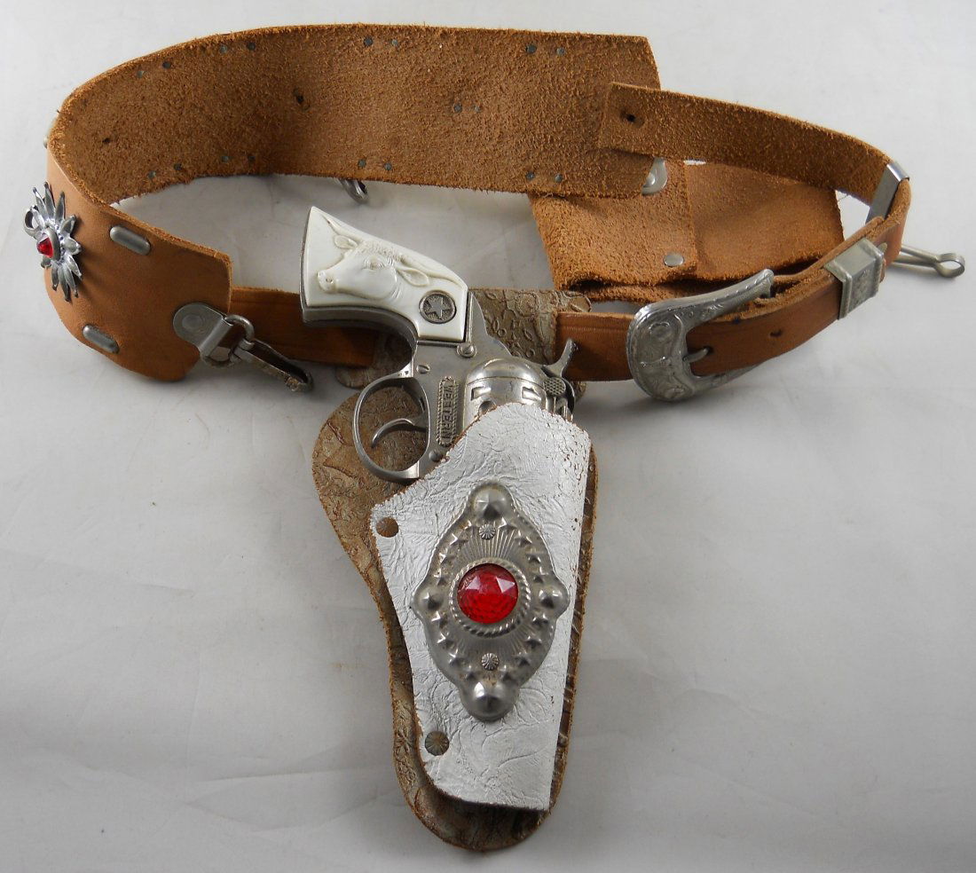 Vintage Hubley "WESTERN" Cap Gun & Holster Set