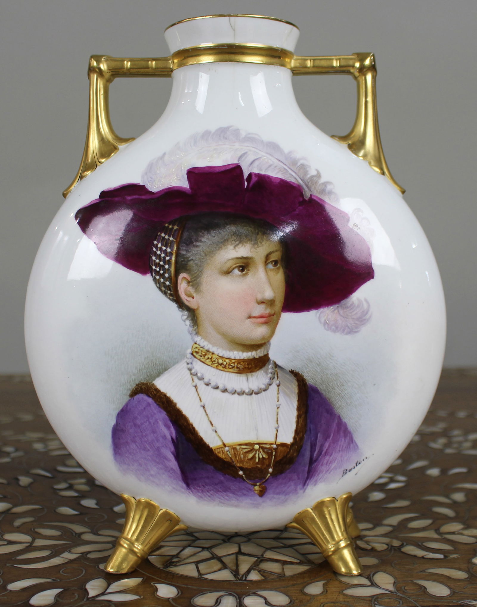 Victorian Hand-Painted & Gilded Porcelain Moon Flask Vase, c.1890: Title: Victorian Hand-Painted & Gilded Porcelain Moon Flask Vase, c.1890 Description: Victorian Hand-Painted & Gilded Porcelain Moon Flask Vase, c.1890 A fine quality hand-paint
