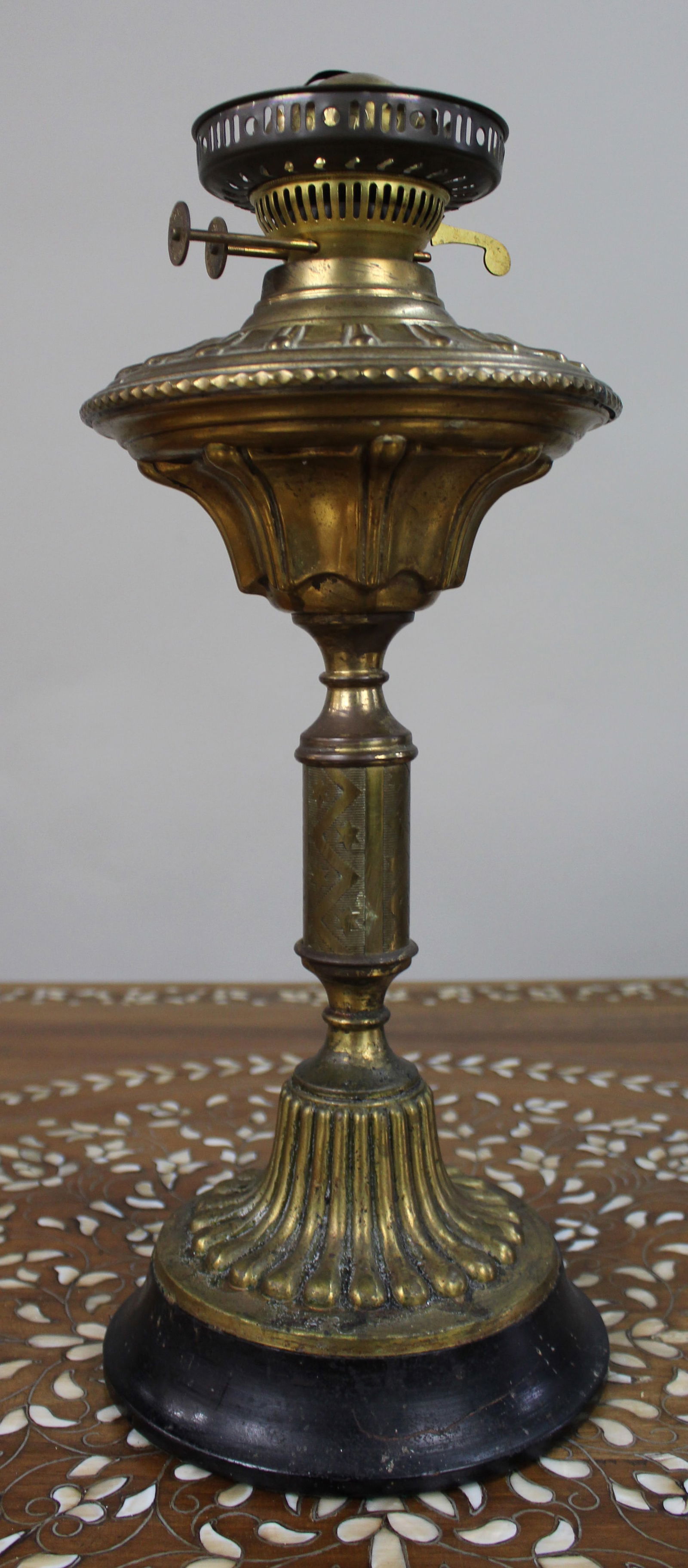 Victorian Brass “Hinks Duplex” Oil Lamp: Title: Victorian Brass “Hinks Duplex” Oil LampDescription: Condition: UsedLocation