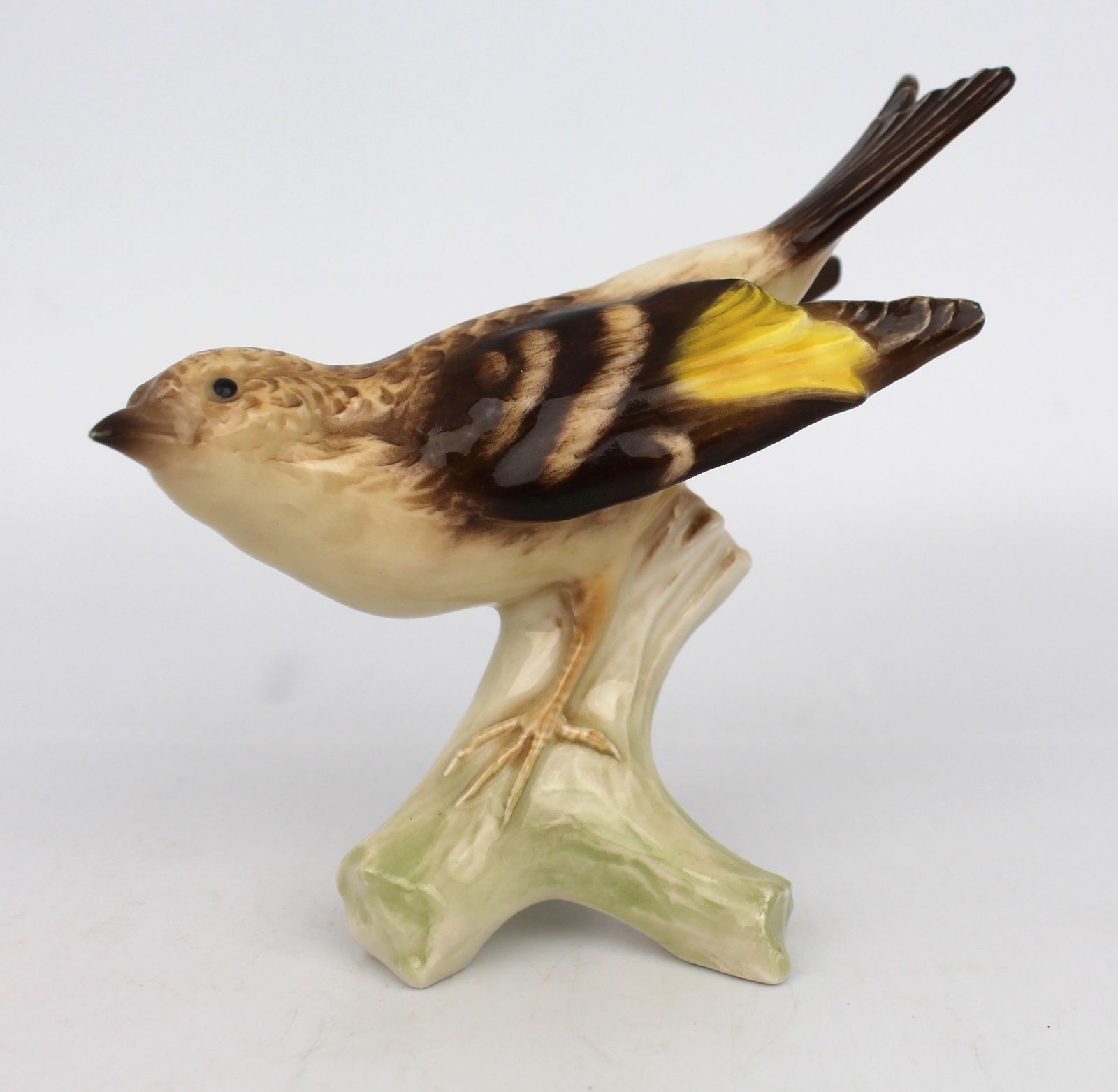 Goebel CV 86 Porcelain Figurine: Title: Goebel CV 86 Porcelain FigurineDescription: Condition: UsedLocation