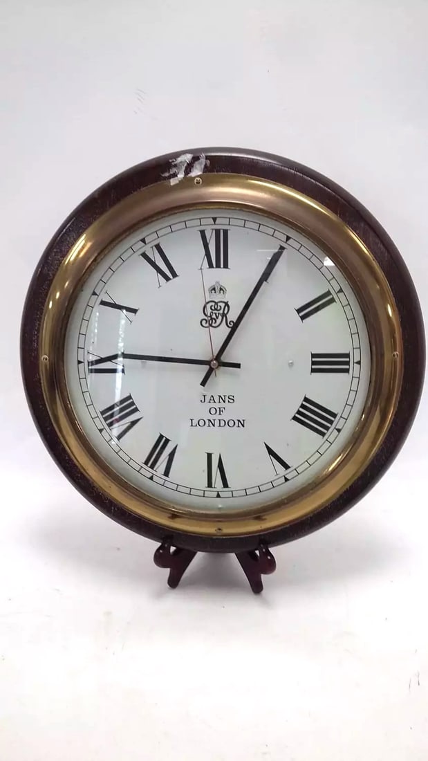 Vintage Jans of London Quartz Mahogany Wall Clock: Title: Vintage Jans of London Quartz Mahogany Wall Clock Description: JANS OF LONDON Quartz Wall Clock Mahogany. Solid Wood with Brass Bezel. The front is mad