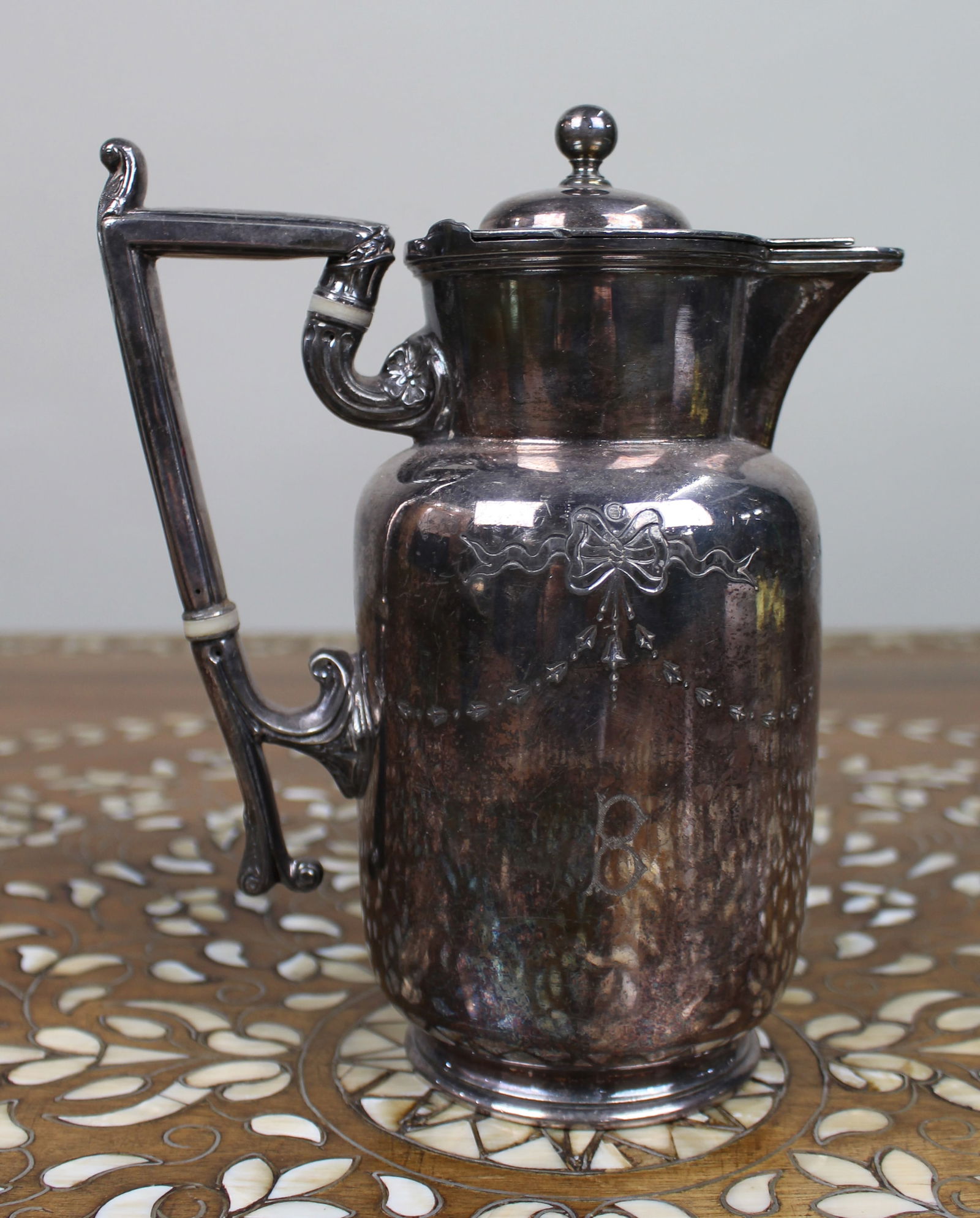 Victorian Silver-Plated Lidded Jug by Mappin & Webb: Title: Victorian Silver-Plated Lidded Jug by Mappin & Webb Description: Victorian Silver-Plated Lidded Jug by Mappin & WebbEngland, circa 1880â€“1900A fine-quality Vi