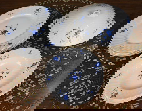 Royal Worcester â€œBlue Bowâ€ Dinner Service â€“ P (1 of 13)