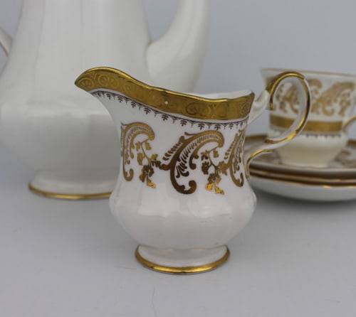 Royal Tuscan White & Gold Tea Pot & Other Service Pieces: Title: Royal Tuscan White & Gold Tea Pot & Other Service Pieces Description: Royal Tuscan White & Gold Tea Pot & Other Service PiecesAll pieces pictured; tea pot, cream jug, t