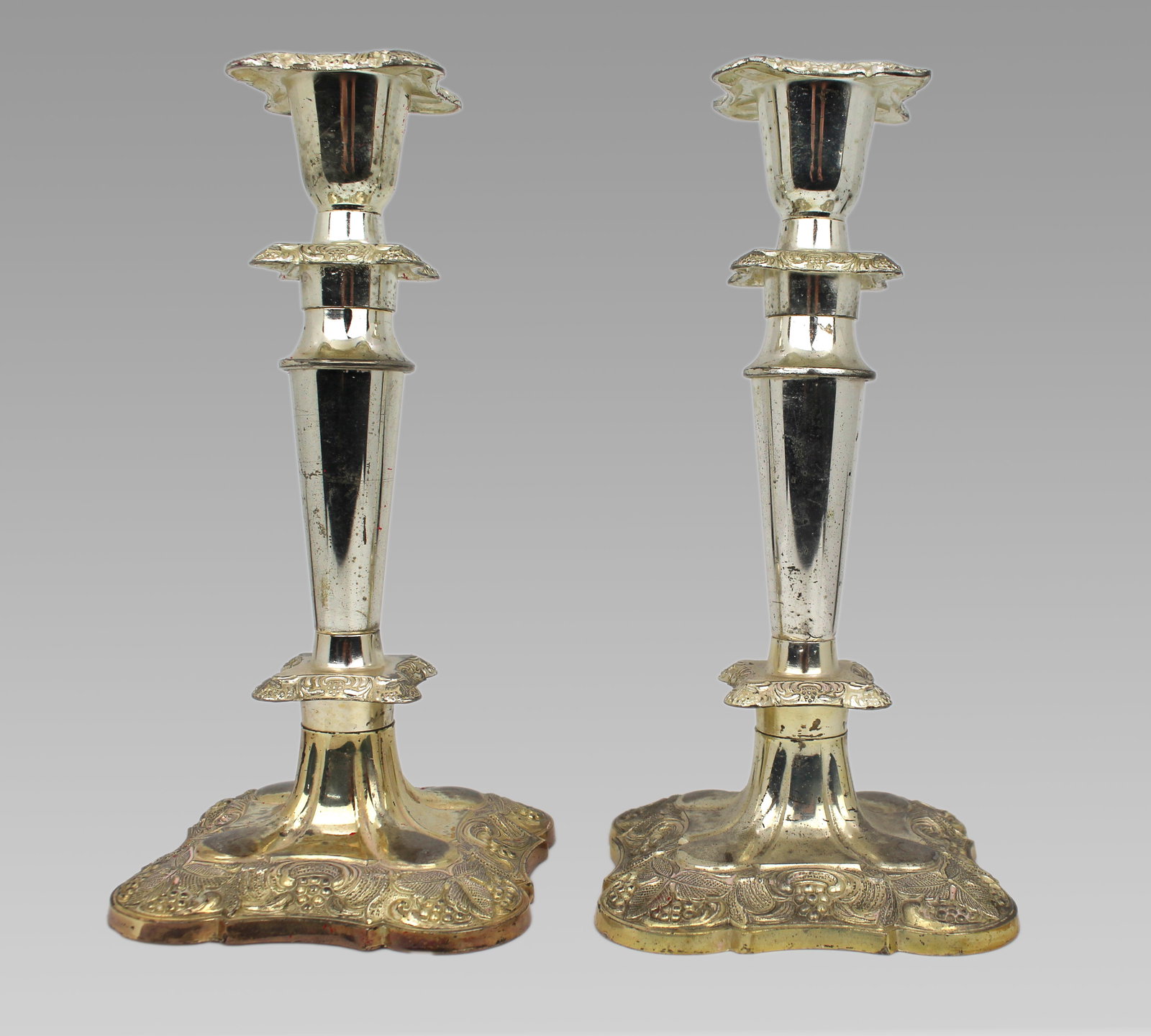 Pair of Vintage Silver Plated Candlesticks: Title: Pair of Vintage Silver Plated Candlesticks Description: Pair of Vintage Silver Plated Candlesticks Condition: