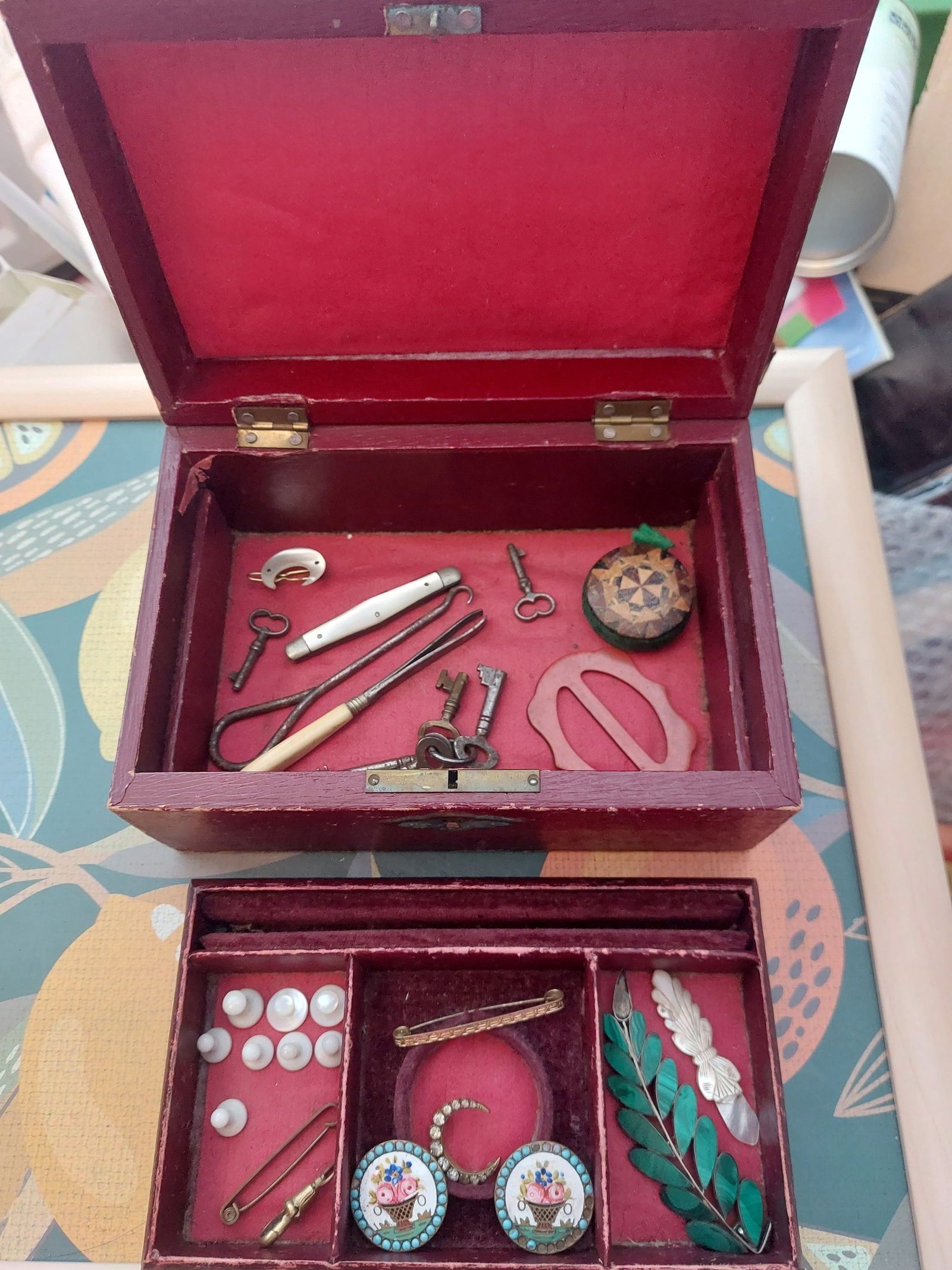 Vintage Jewellery Box With Contents - 2