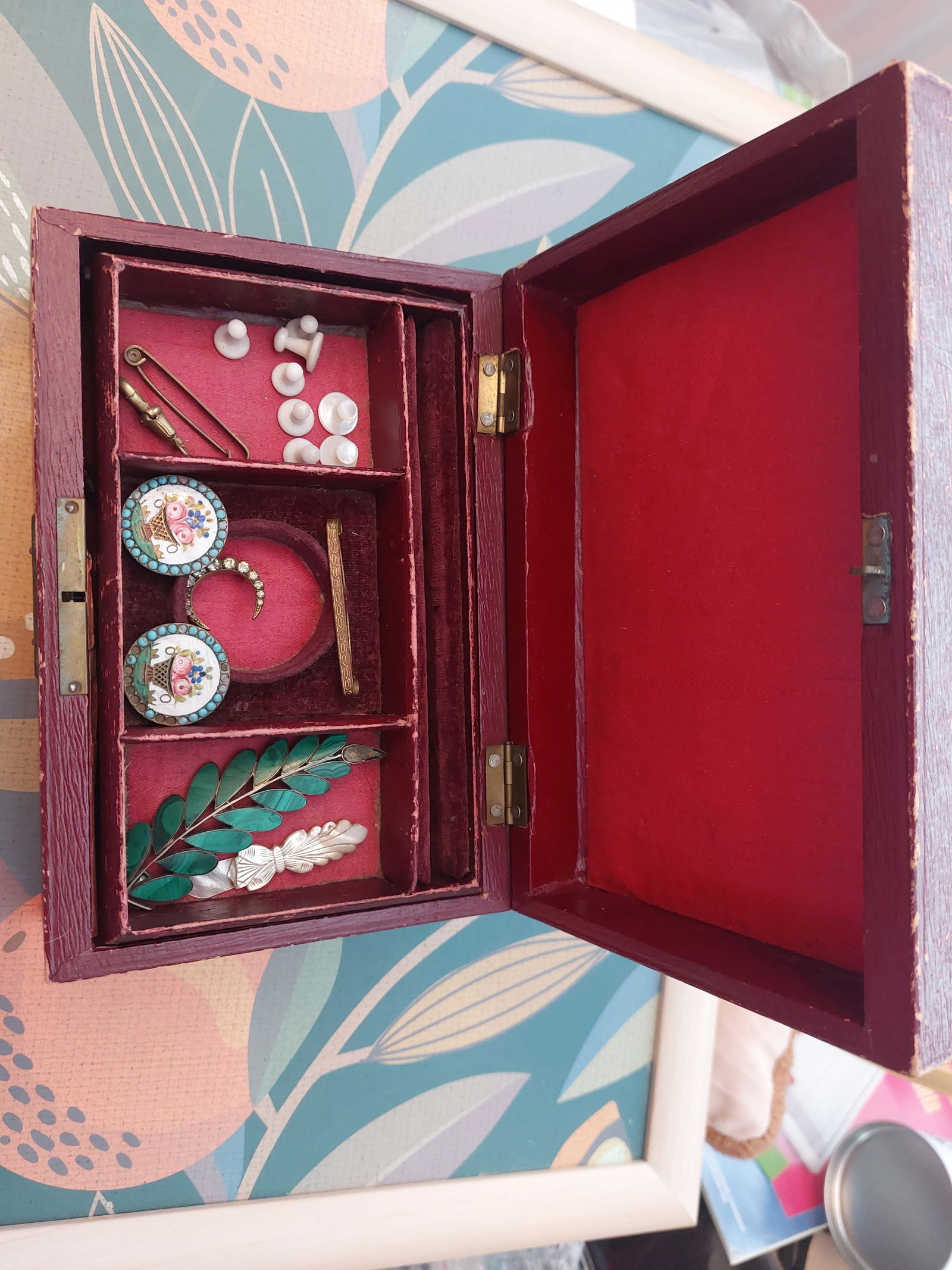 Vintage Jewellery Box With Contents - 4