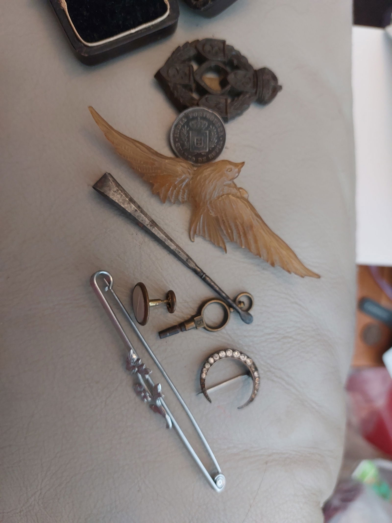 Vintage Jewellery Box With Contents - 8