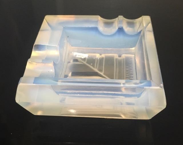 Andre Hunebelle (1896-1985) Art Deco, Opalescent Ashtray, Model M1123, 1930 - 2