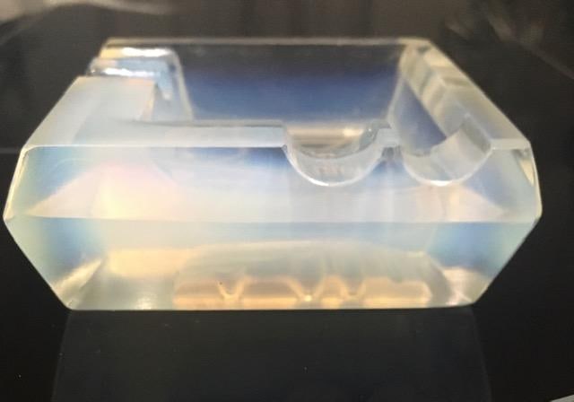 Andre Hunebelle (1896-1985) Art Deco, Opalescent Ashtray, Model M1123, 1930 - 9