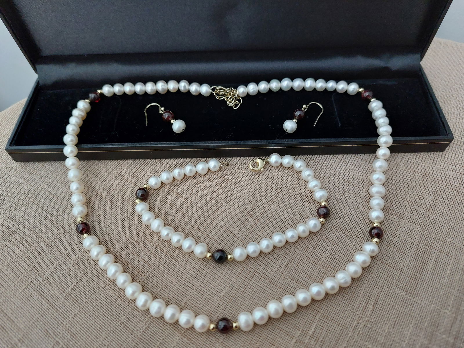 Gorgeous Faux Pearl Set of Earrings, Necklace and Bracelet: Title: Gorgeous Faux Pearl Set of Earrings, Necklace and Bracelet Description: Stunning 3 piece faux pearl jewellery set RRP £55.99 Comes with a small black box