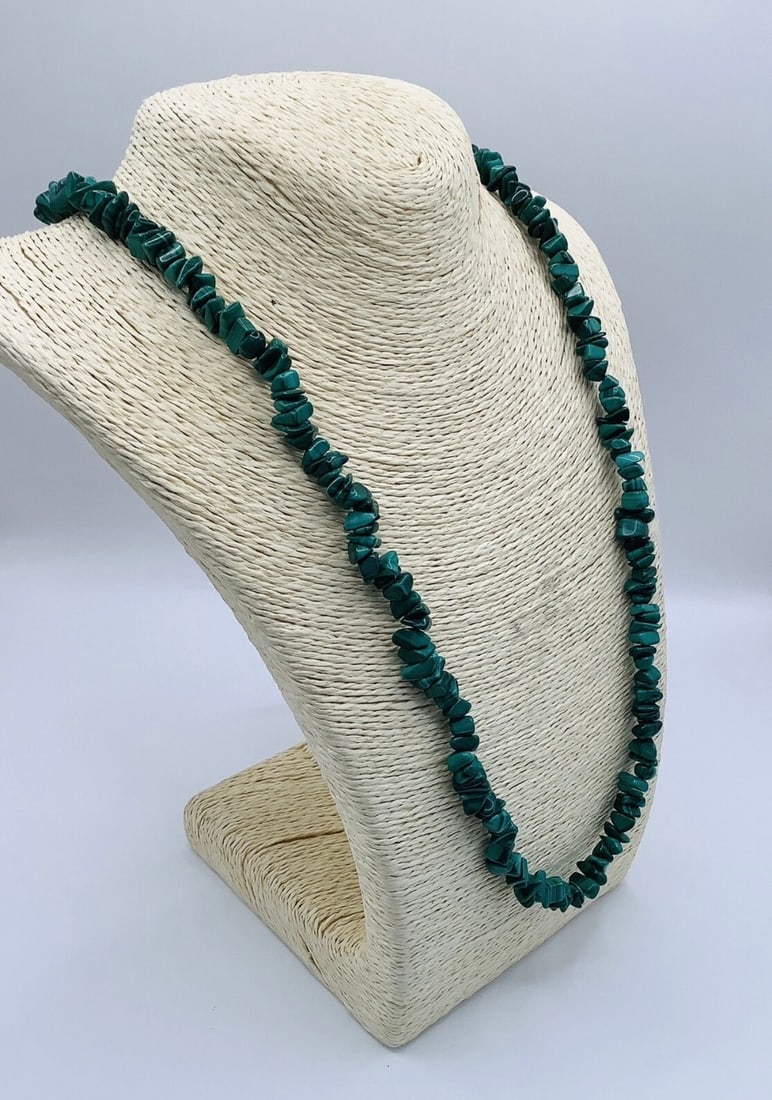 Stunning Vintage Malachite Chip Beaded Necklace L74cm W125g: Title: Stunning Vintage Malachite Chip Beaded Necklace L74cm W125g Description: Stunning vintage malachite Chip Beaded necklace L74cm W125g UK postage £4.95 worldwide £18 