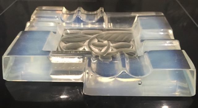 Andre Hunebelle (1896-1985) Art Deco, Opalescent Ashtray, Leaf and Berries, 1930 - 8