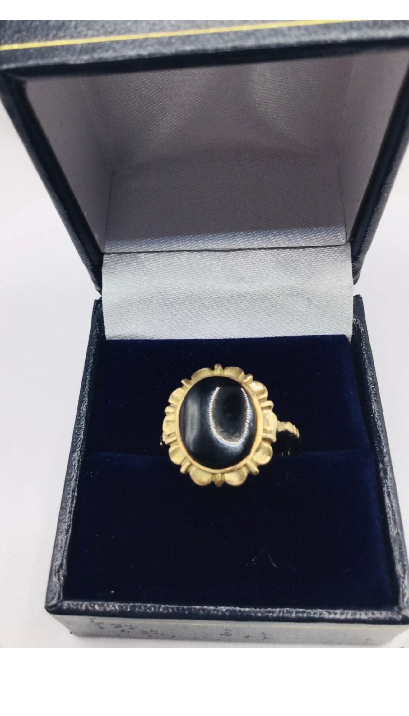 Vintage 10 Ct Gold Black Onyx Solitaire Dress Ring UK Size M US6 Eu 53 3.8g: Title: Vintage 10 Ct Gold Black Onyx Solitaire Dress Ring UK Size M US6 Eu 53 3.8g Description: Vintage 10 Ct Gold Black onyx Solitaire Dress ring UK size M US 6 Eu 53 