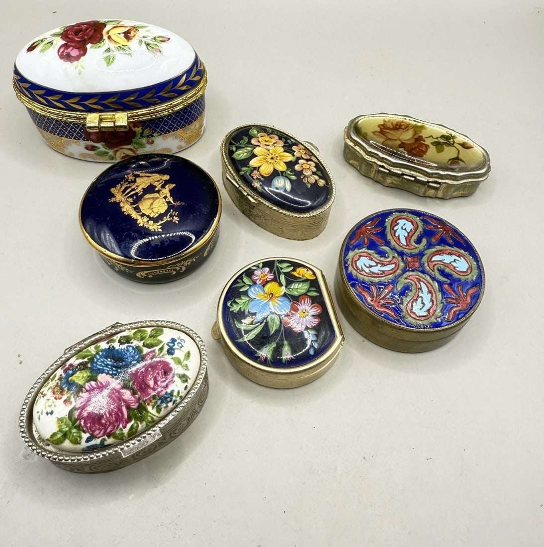 Joblot 7 Vintage Pill Boxes Trinket Boxes (1 of 1)