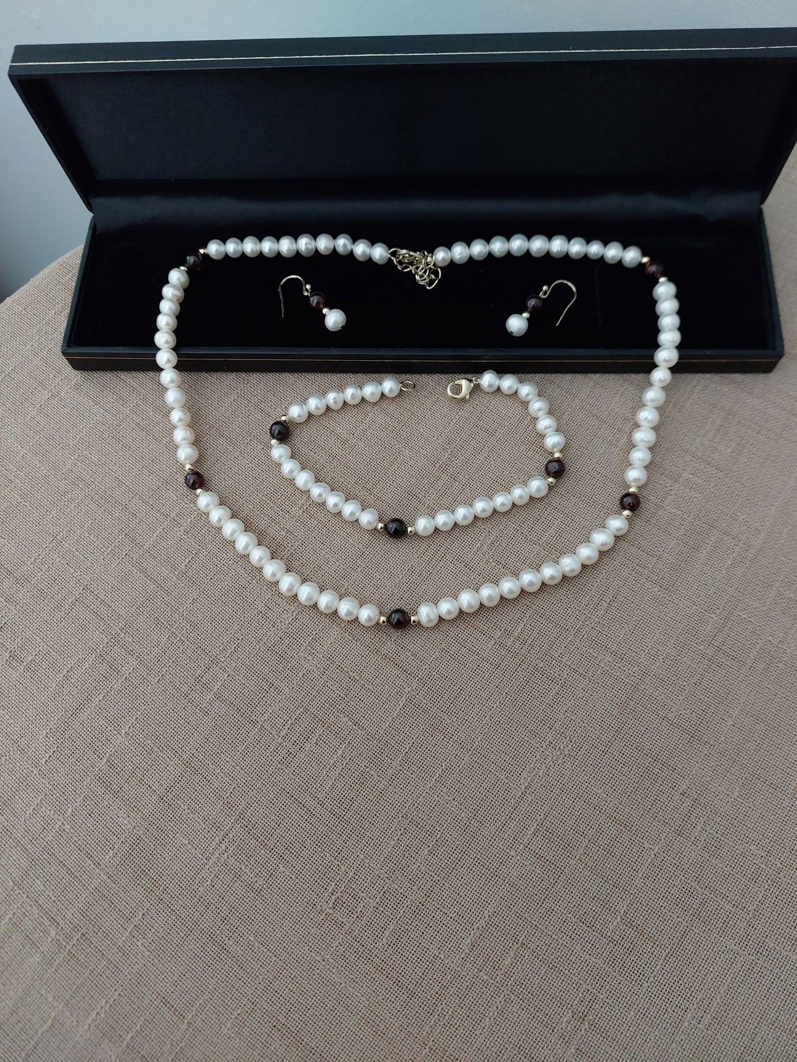 Gorgeous Faux Pearl Set of Earrings, Necklace and Bracelet - 2