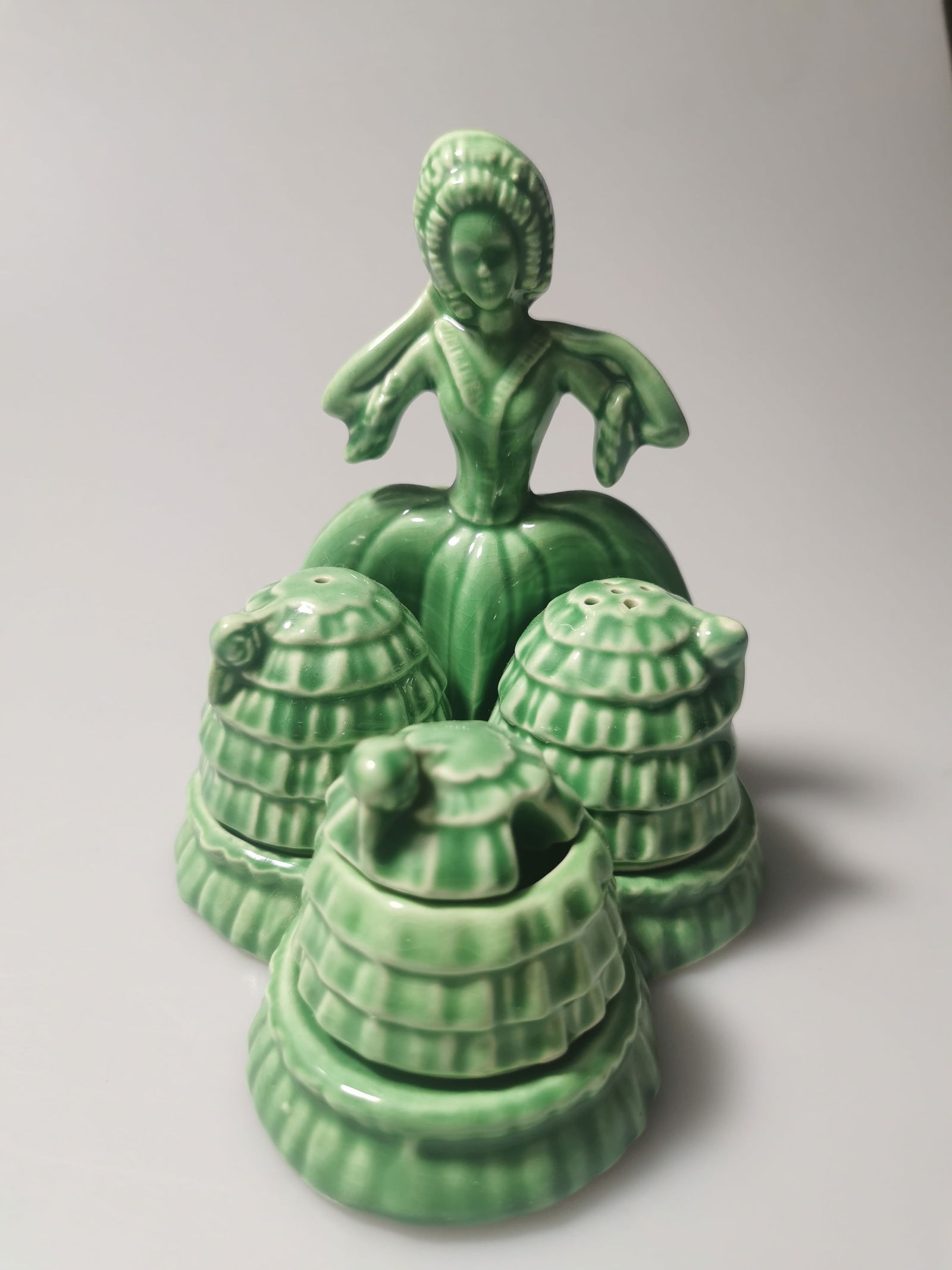 Art Deco Carlton Ware Cruet Set, c. 1920s: Title: Art Deco Carlton Ware Cruet Set, c. 1920s Description: Art Deco Carlton Ware Cruet Set, c. 1920s A finely crafted cruet set by the renowned Carlton Ware, exe