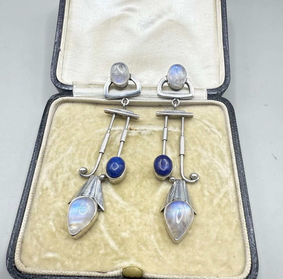 Antique Vintage 925 Silver Moonstone/Lapis Art Deco Oversized Dangle Earrings: Title: Antique Vintage 925 Silver Moonstone/Lapis Art Deco Oversized Dangle Earrings Description: Antique vintage 925 Silver Moonstone/lapis Art Deco Oversized Dangle earrings