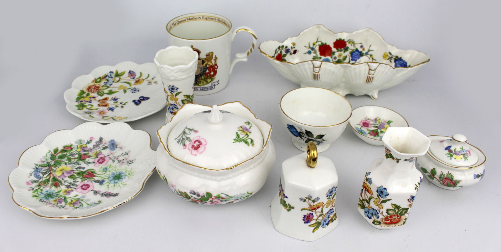 Collection of 11 Pieces of Aynsley: Title:Collection of 11 Pieces of Aynsley Description: Collection of 11 Pieces of Aynsley Bone China All pieces fully stamped All pieces pictured. Mug with crack to handle Condition: Used