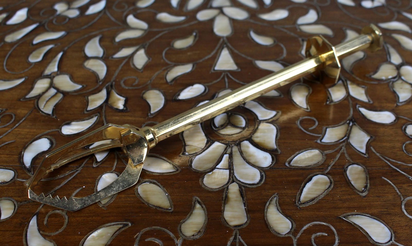 Vintage Gold Plated Ice Tongs: Title:Vintage Gold Plated Ice Tongs Description: Vintage Gold Plated Ice Tongs Decorative gold-plated ice tongs of modern manufacture, with hinged action and opposing serrated jaws, designed for