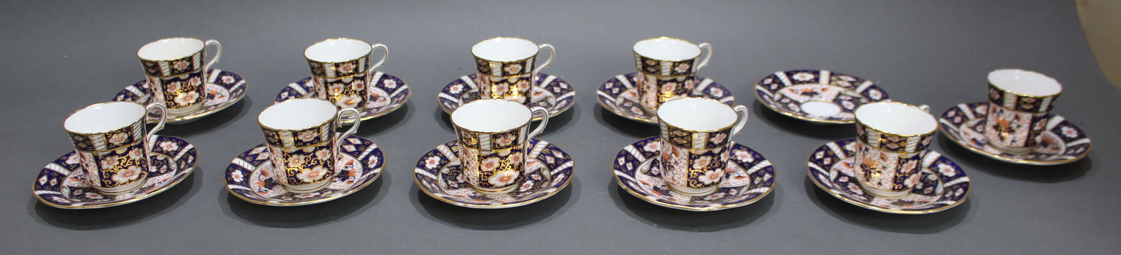 Coalport Imari Pattern Tea Cups & Saucers — 21 Pieces c.1890 (1 of 4)