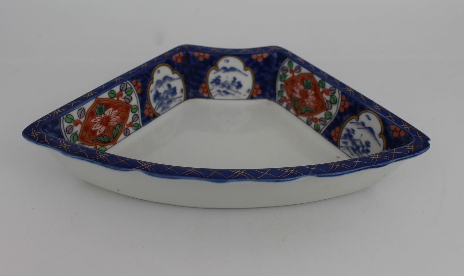 Decorative Dish: Title:Decorative Dish Description: Decorative Dish. Measures 21 x 13 x 4 (height) cm. Small chip to corner Condition: Used Location Category: Antiques