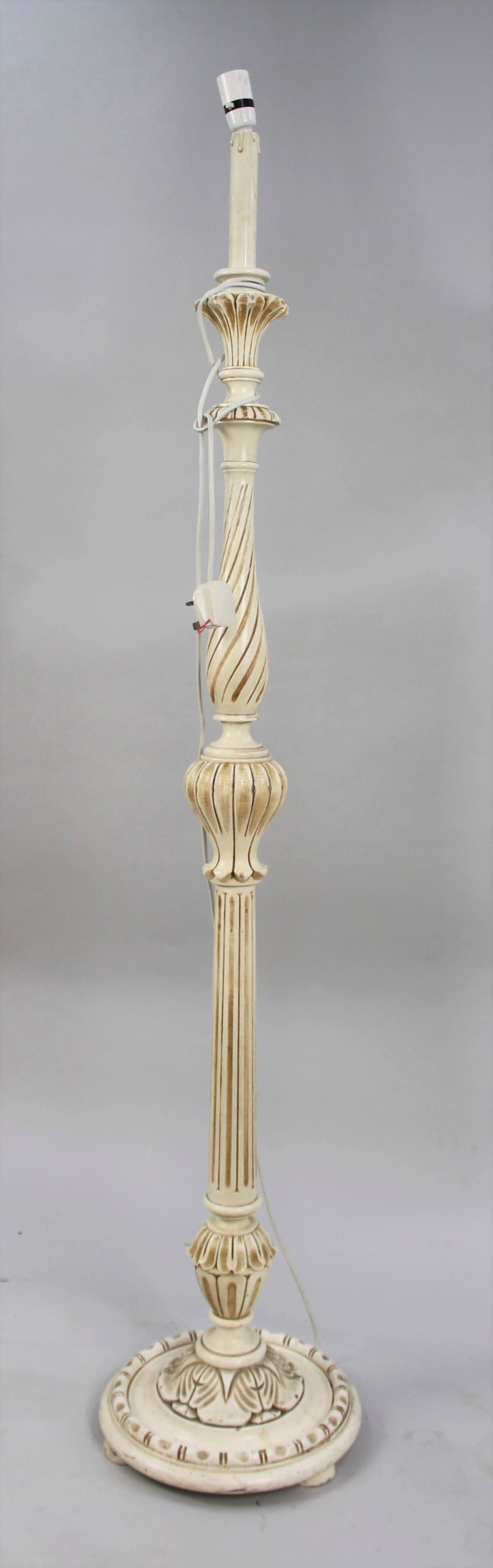 Vintage Carved Wood Painted Shabby Chic Standard Lamp: Title:Vintage Carved Wood Painted Shabby Chic Standard Lamp Description: Vintage Carved Wood Painted Shabby Chic Standard Lamp Vintage, c.1970 Carved wood, painted French style shabby chic finish 