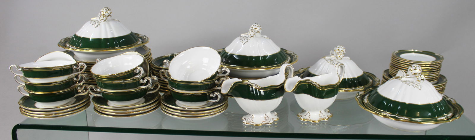 Fine Spode Harrogate Bone China Dinner Service: Title:Fine Spode Harrogate Bone China Dinner Service Description: Fine Spode “Harrogate” Bone China Dinner Service – 86 Pieces, English, c.1980 An exceptional 86-piece di