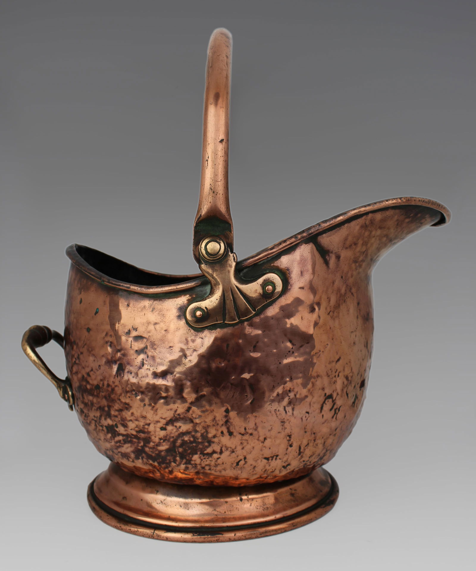 Victorian Copper Helmet Coal Scuttle with Brass Mounts: Title:Victorian Copper Helmet Coal Scuttle with Brass Mounts Description: Victorian Copper Helmet Coal Scuttle with Brass Mounts, England, 19th Century A handsome 19th-century English copper coal