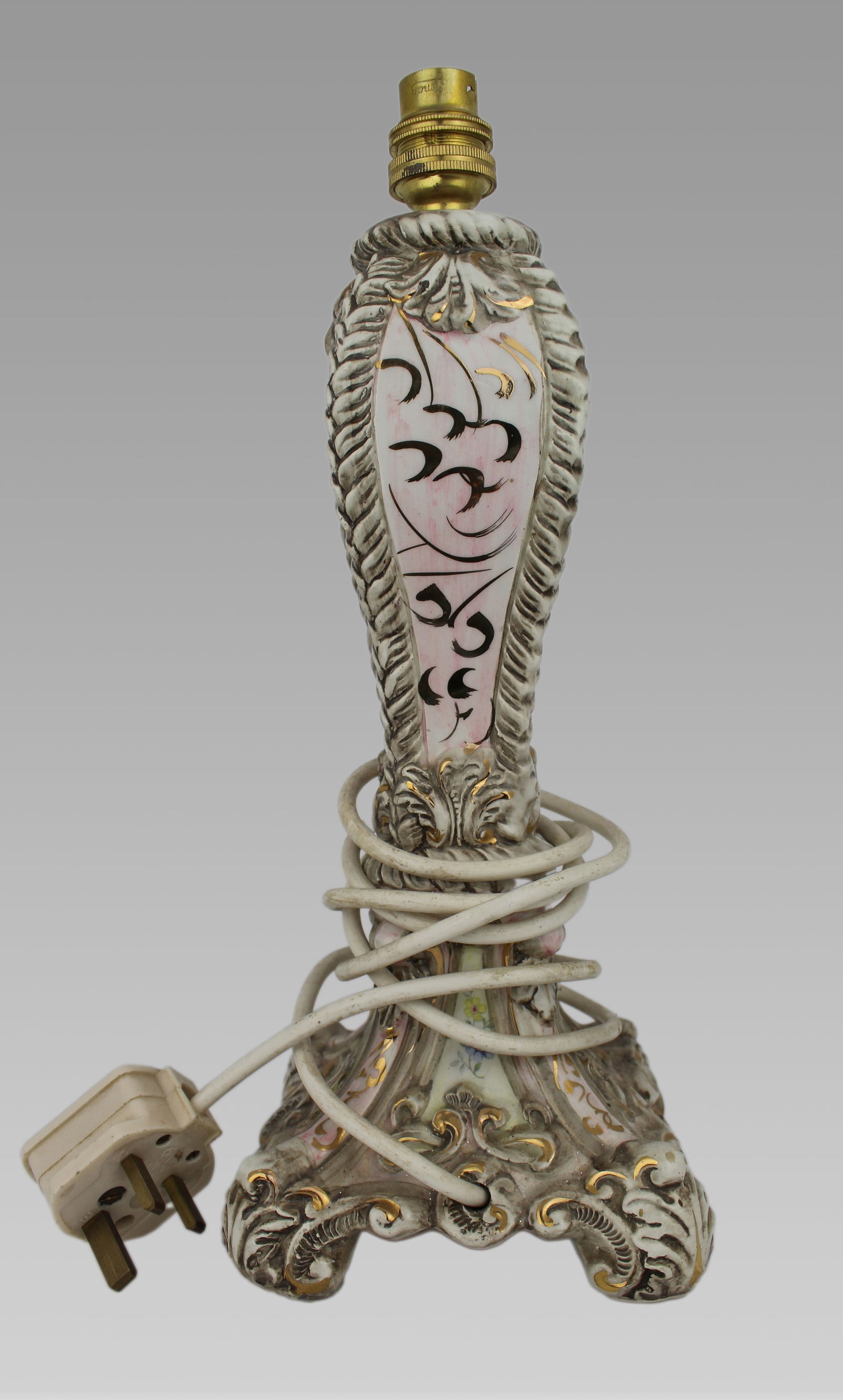 Vintage Italian Ceramic Table Lamp: Title:Vintage Italian Ceramic Table Lamp Description: Vintage Italian Ceramic Table Lamp Condition: Used Location Category: Antiques