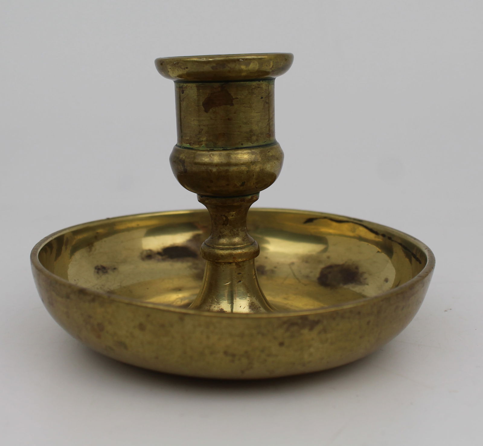 Antique Brass Chamberstick Candle Holder: Title:Antique Brass Chamberstick Candle Holder Description: Antique Brass Chamberstick Candle Holder A simple and characterful antique brass chamberstick, likely dating to the 19th or ear