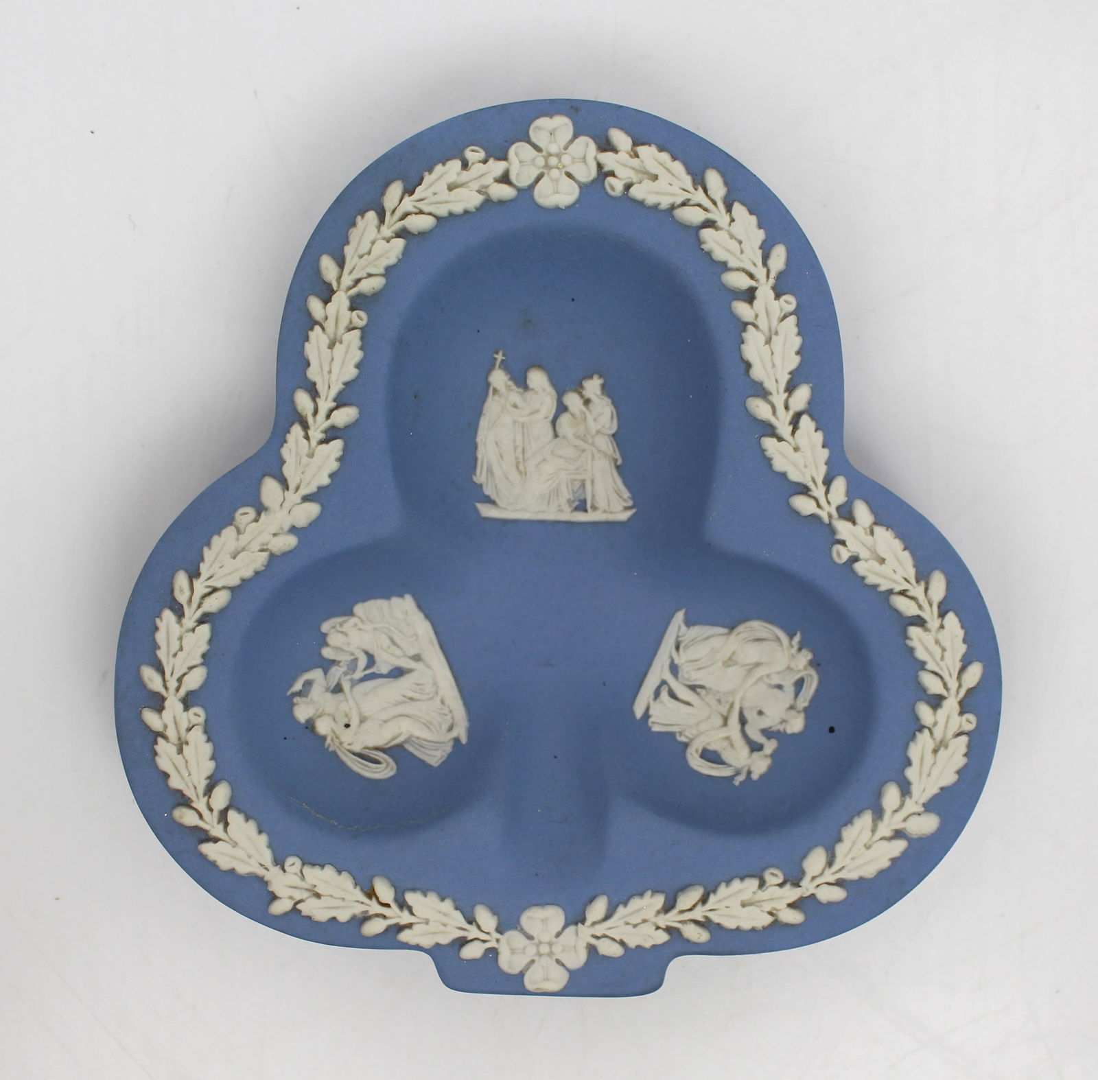Wedgwood Jasperware Trefoil Dish: Title:Wedgwood Jasperware Trefoil Dish Description: Wedgwood Jasperware Trefoil Dish Condition: Used Location Category: Antiques