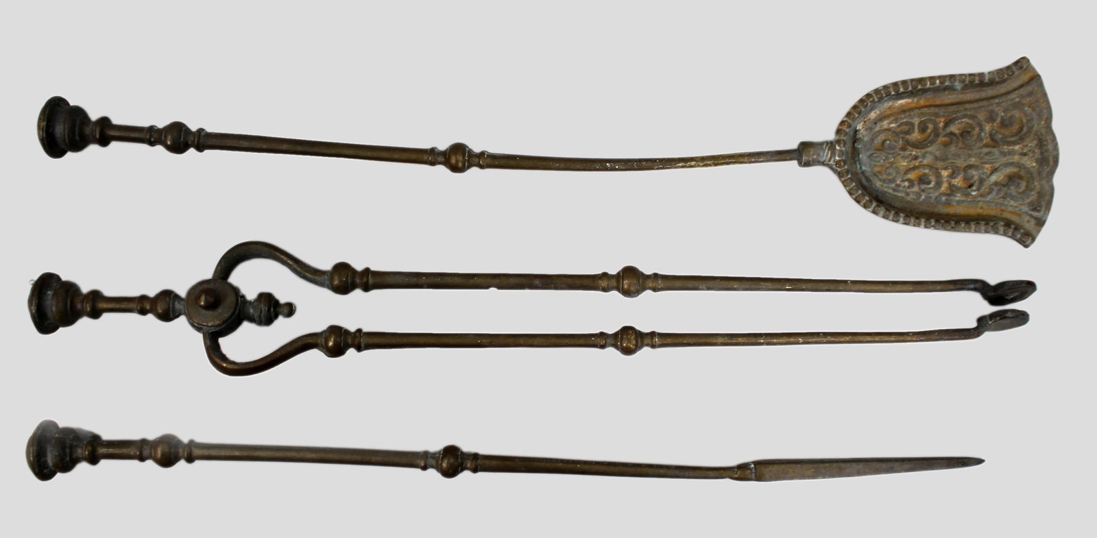 Antique Set of Brass Fire Irons | English, Late 19th Century: Title:Antique Set of Brass Fire Irons | English, Late 19th Century Description: Antique Set of Brass Fire Irons | English, Late 19th Century A good antique set of brass fire irons comprisi