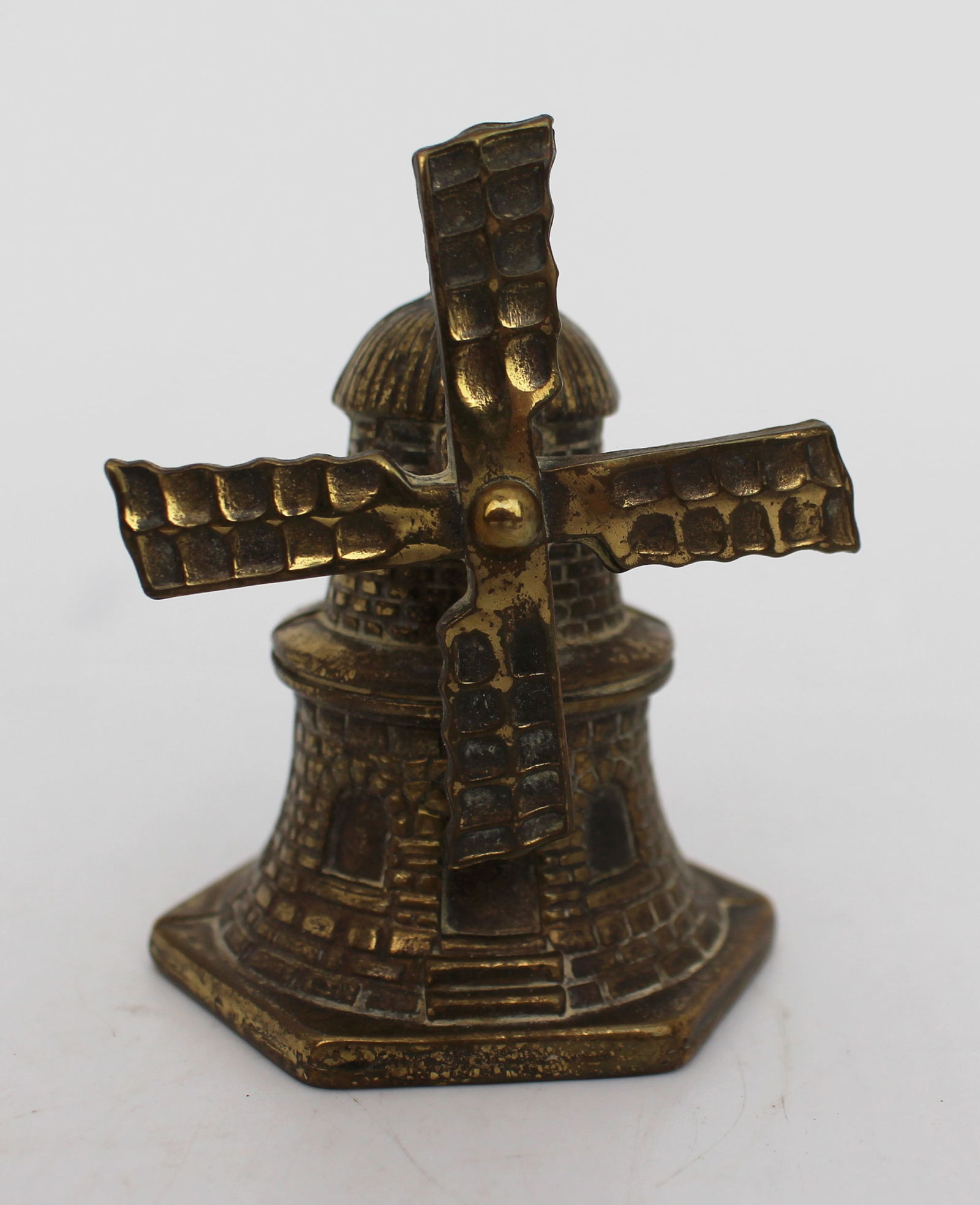 Small Brass Windmill Ornament.: Title:Small Brass Windmill Ornament. Description: Small Brass Windmill Ornament. Measures 6 x 6 x 7 (height) cm Condition: Used Location Category: Antiques