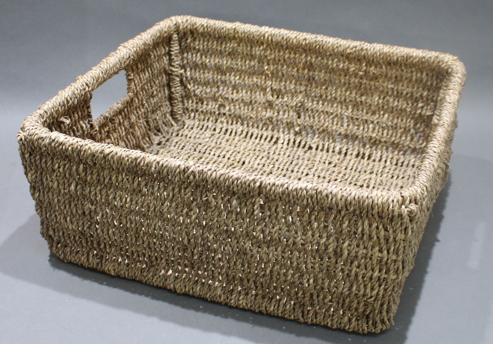 Wicker Basket: Title:Wicker Basket Description: Vintage Wicker Basket Measures 33 x 14 x 17 cm Vintage, 20th century. Good used condition Condition: Used Location Category: Antiques