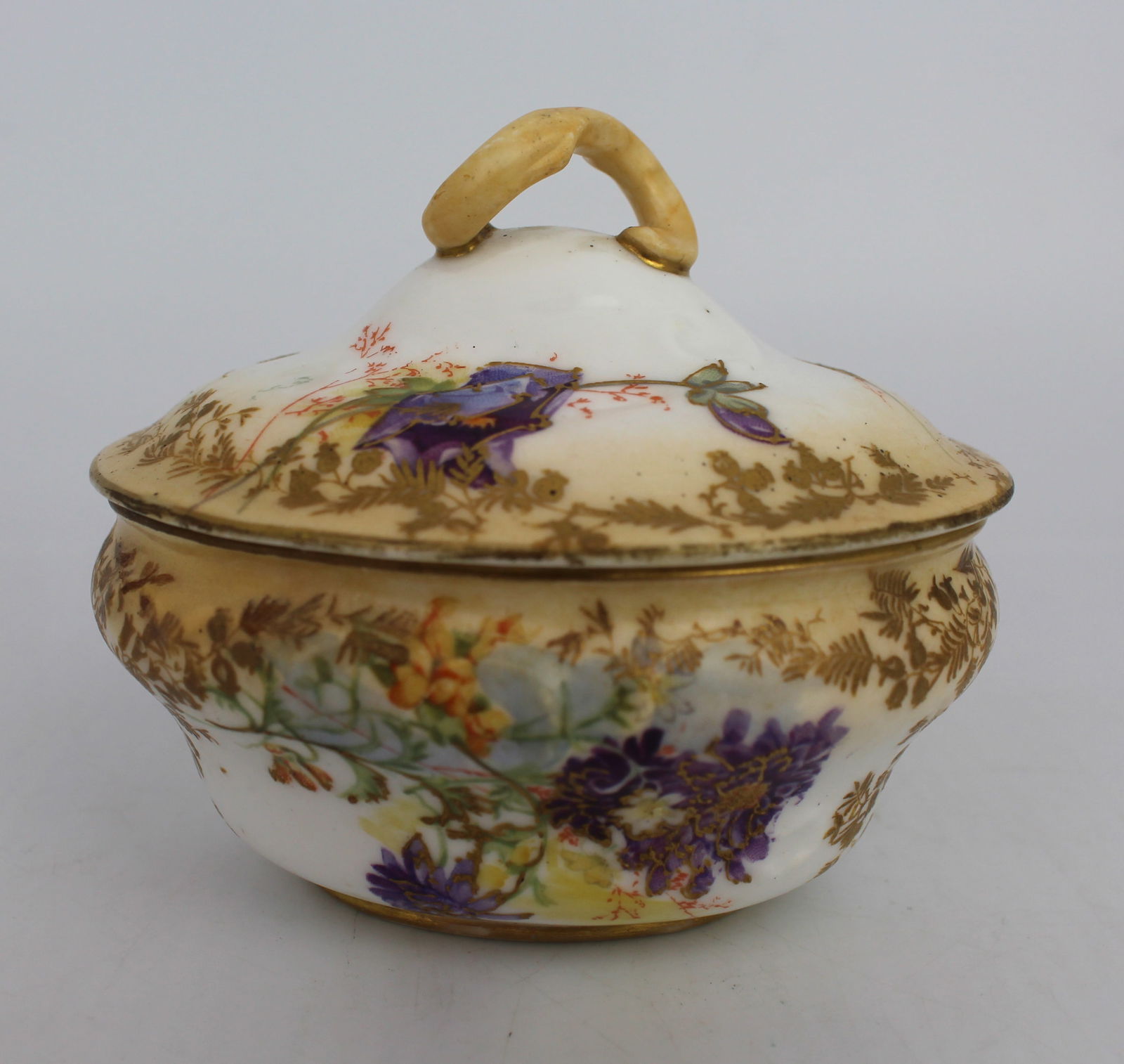 Small Royal Doulton Lidded Bowl c.1900 (1 of 5)