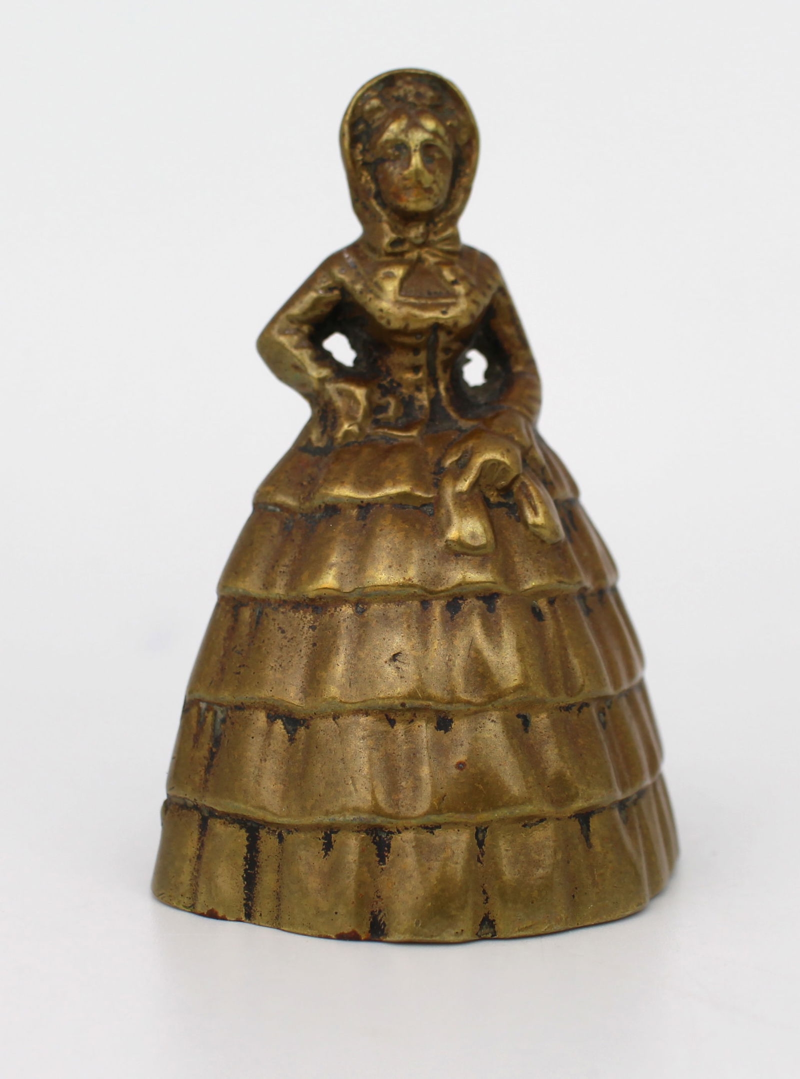 Vintage Brass Bell: Title:Vintage Brass Bell Description: Vintage Brass Bell. Measures 5 x 5 x 8 (height) cm Condition: Used Location Category: Antiques