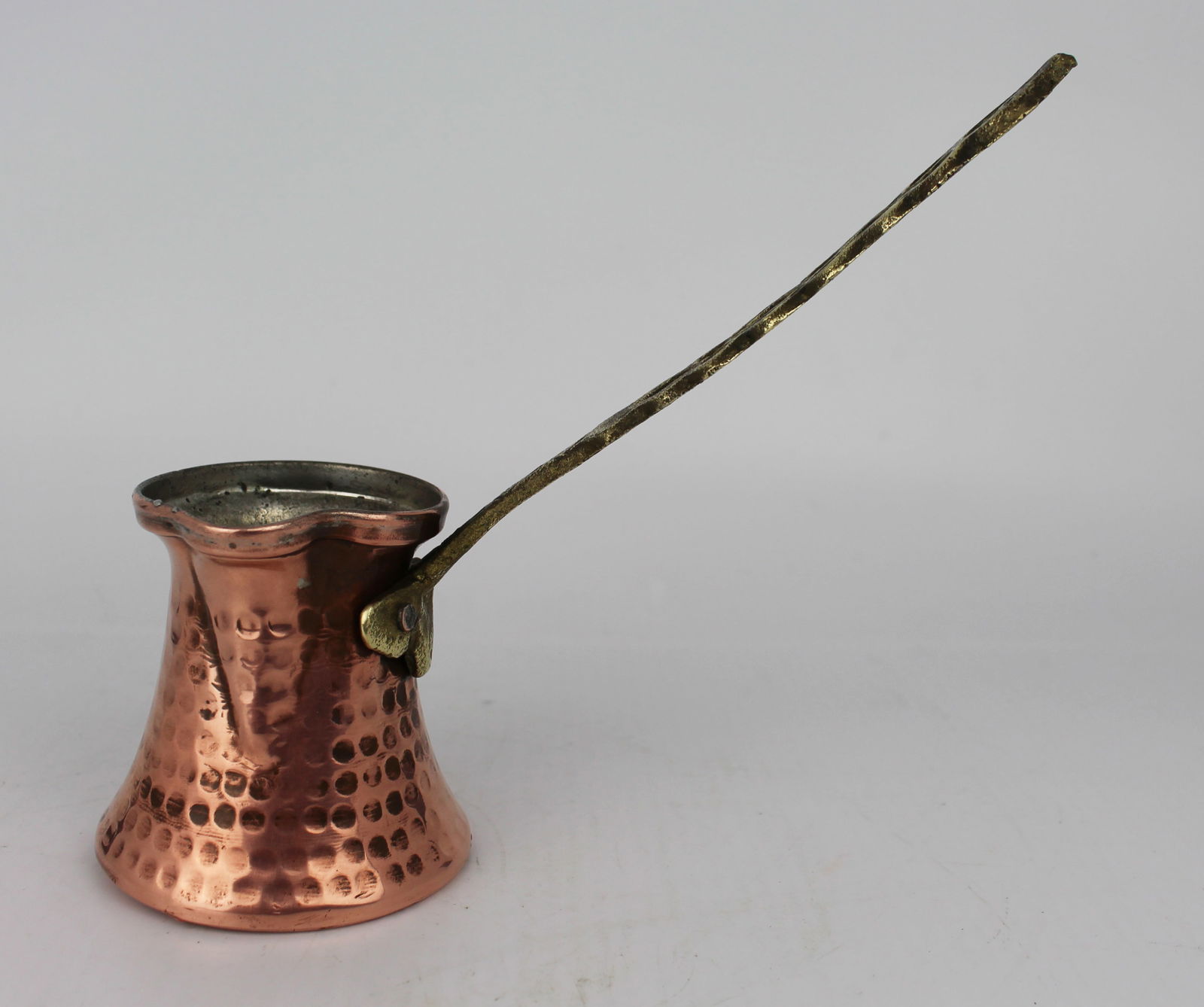 Small Vintage Hammered Copper Turkish Coffee Pot: Title:Small Vintage Hammered Copper Turkish Coffee Pot Description: Small Vintage Hammered Copper Turkish Coffee Pot Condition: Used