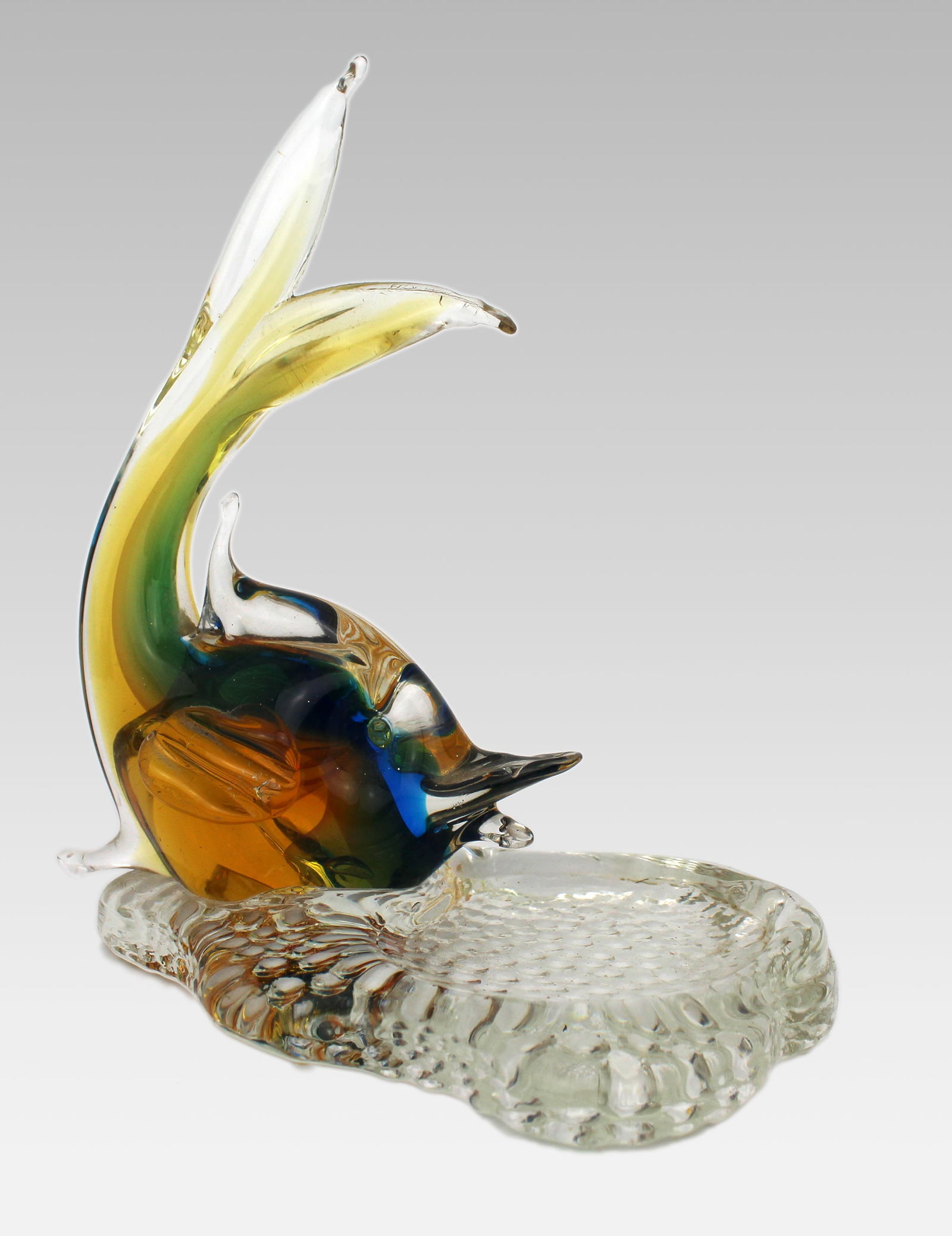 Murano Style Art Glass Fish Dish: Title:Murano Style Art Glass Fish Dish Description: Murano Style Art Glass Fish Dish A decorative vintage art glass dish in the form of a leaping fish over a clear textured base. The f