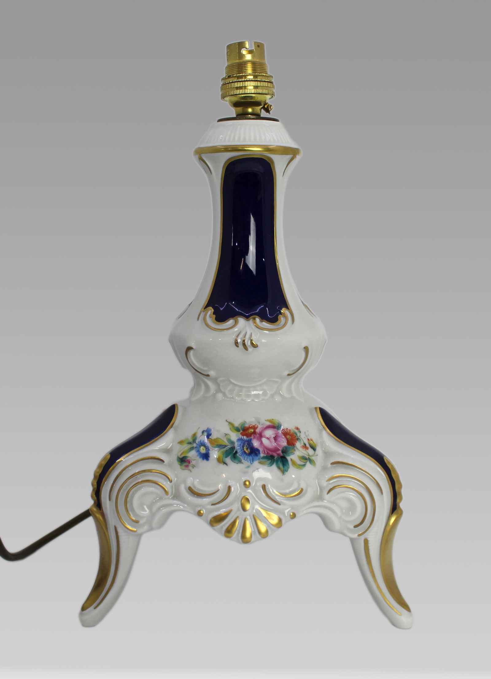 Lindner Kueps German Porcelain Floral White & Cobalt Table Lamp: Title:Lindner Kueps German Porcelain Floral White & Cobalt Table Lamp Description: Vintage German Porcelain Floral White & Cobalt Table Lamp Late 20th century. Made in Germany. Lindner