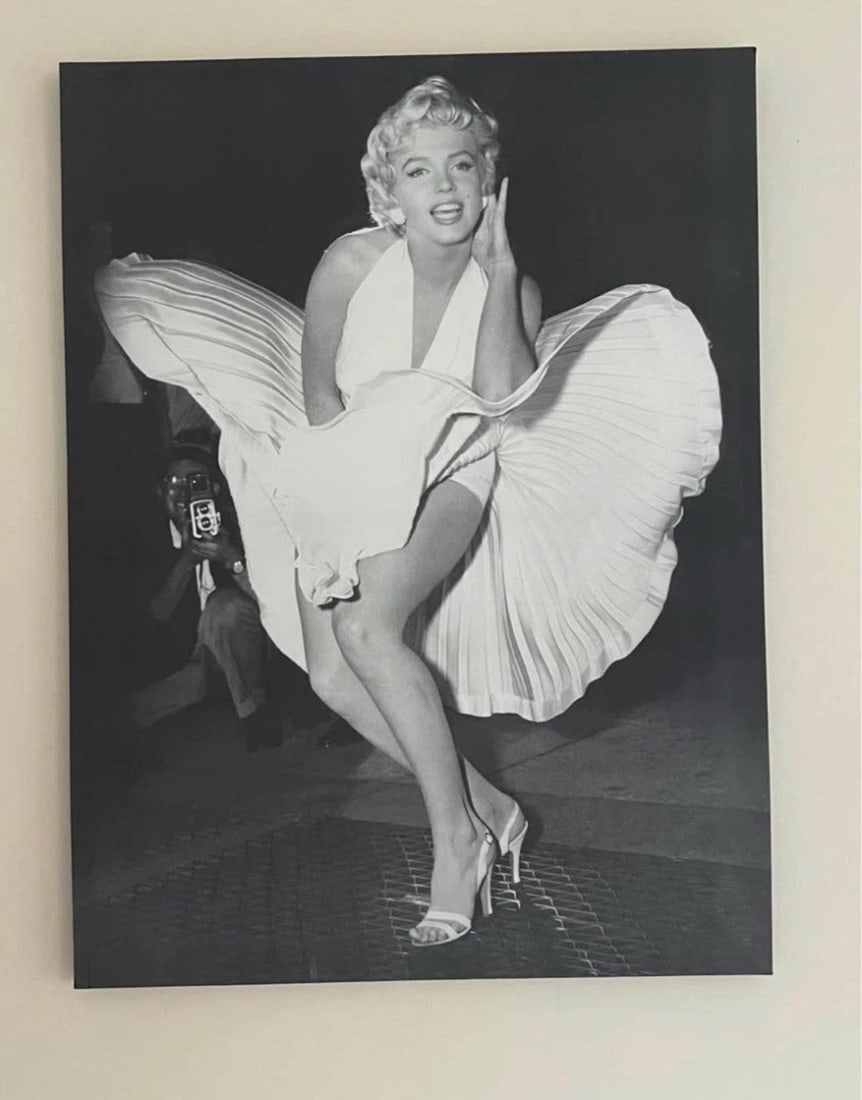 Marylin Monroe Poster Large Framed Canvas: Title: Marylin Monroe Poster Large Framed Canvas Description: Iconic dress blowing Large wall Art framed canvas 60x 80 poster Delivery - £15 Condition: Used Delivery option: