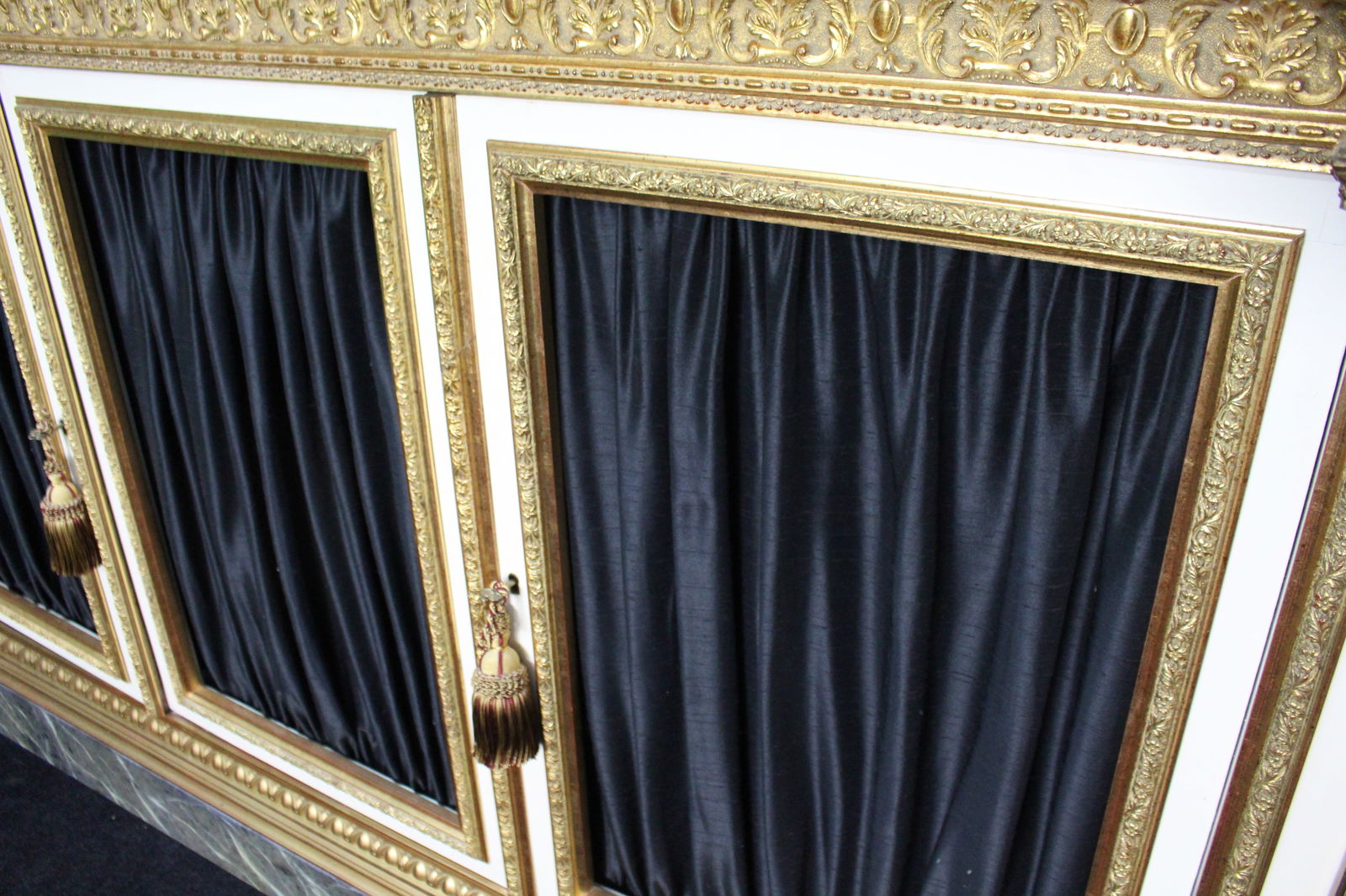 Impressive Neoclassical-Style Painted and Gilt Credenza - 7