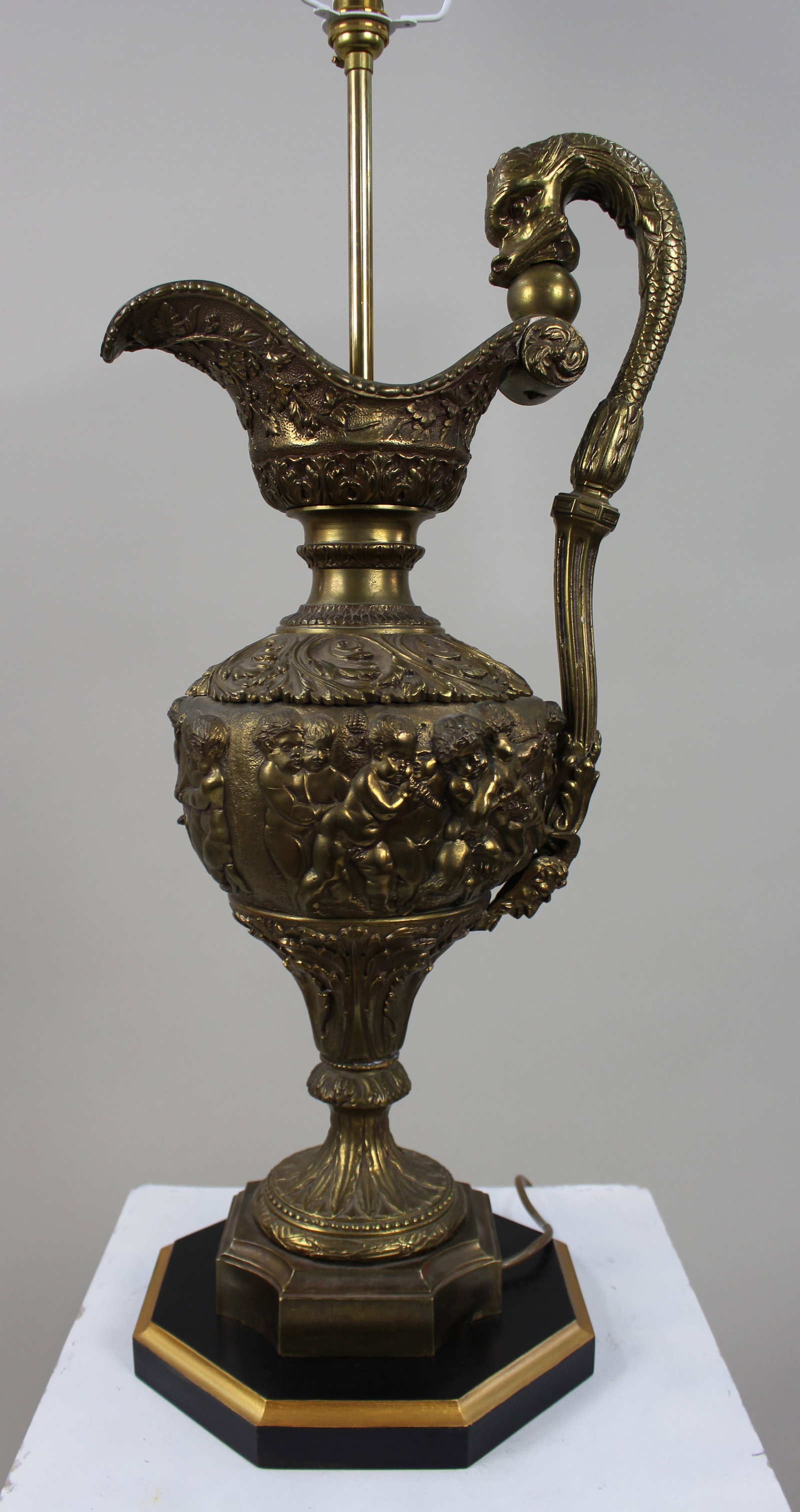 Pair of Early 20th Century French Neoclassical Ewer Lamps with Putti Relief - 19