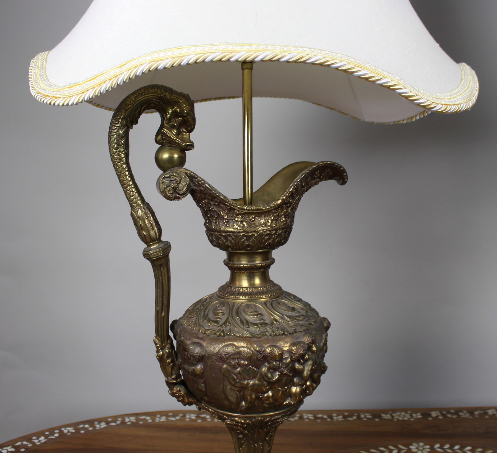 Pair of Early 20th Century French Neoclassical Ewer Lamps with Putti Relief - 4