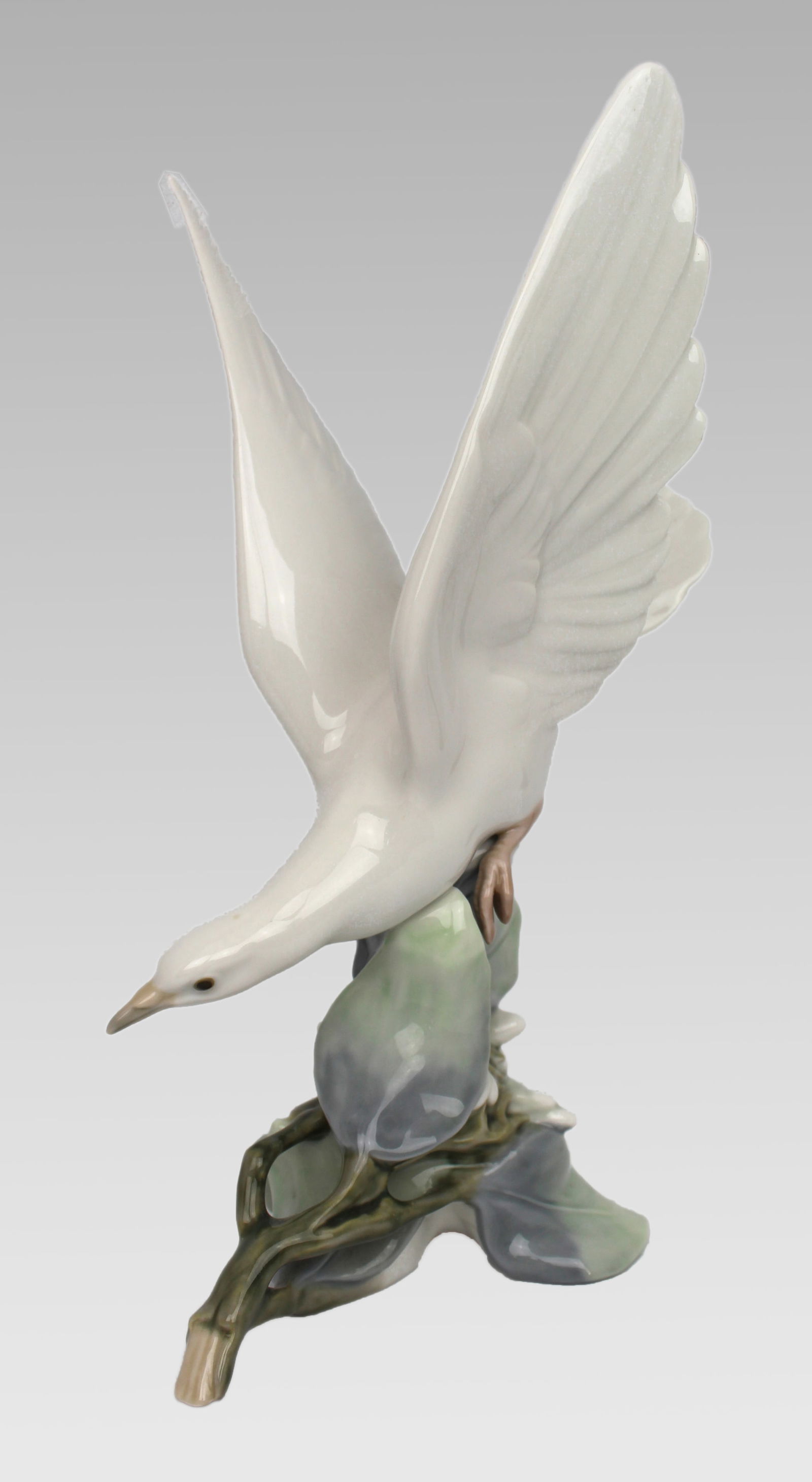 Lladro Sculpture Turtle Dove in Flight - 2