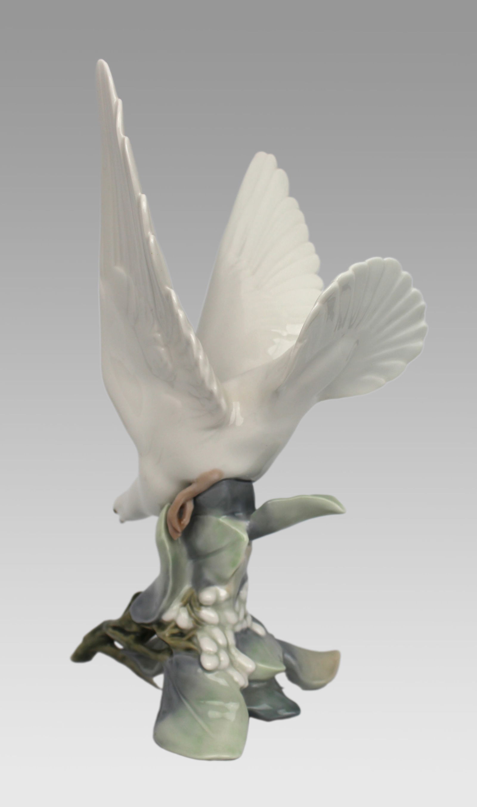 Lladro Sculpture Turtle Dove in Flight - 3