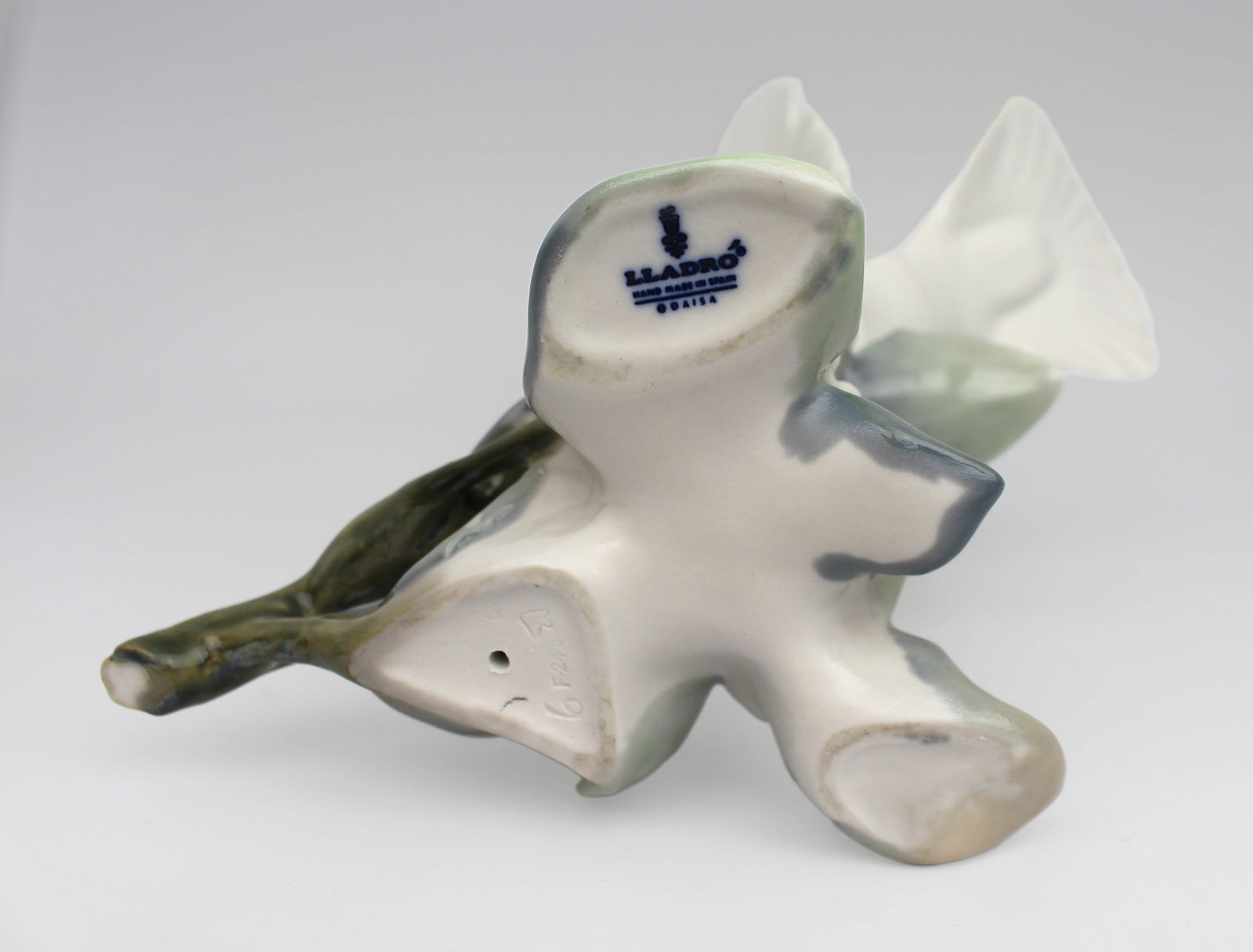 Lladro Sculpture Turtle Dove in Flight - 5